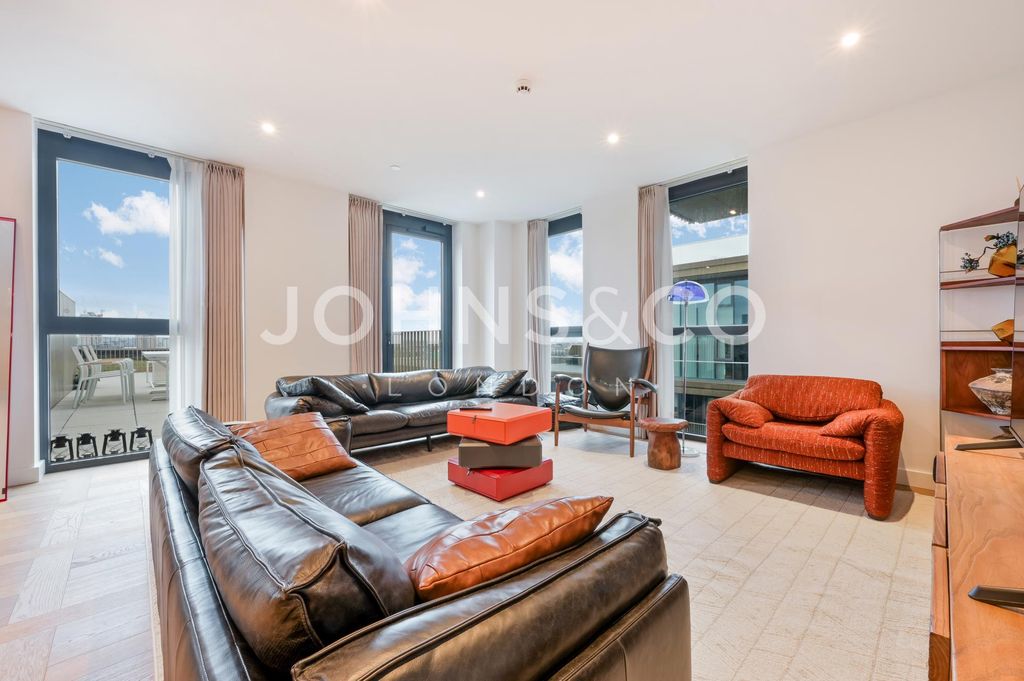 Property photo 1 of 21