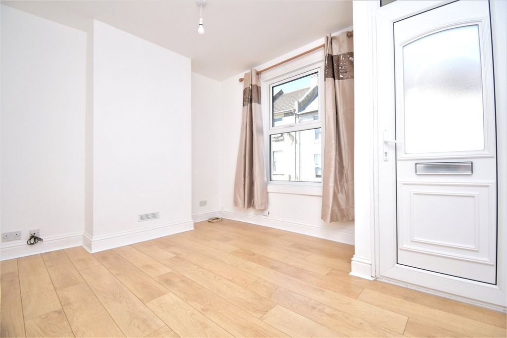 Property photo 2 of 12 Picture No. 03