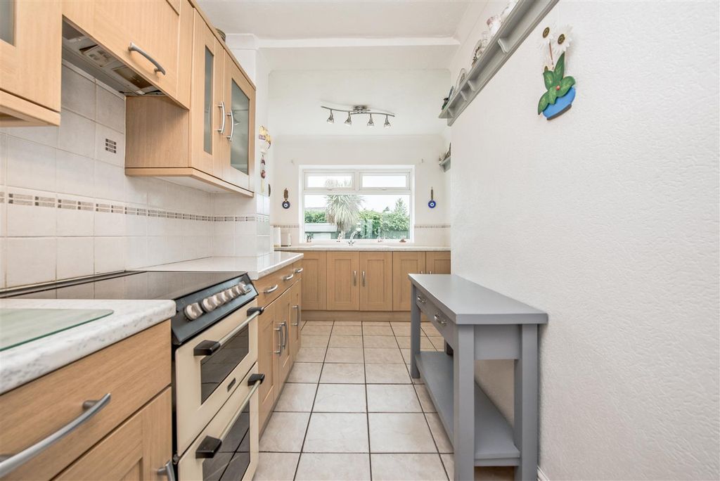 Property photo 3 of 21 Fitted Kitchen: