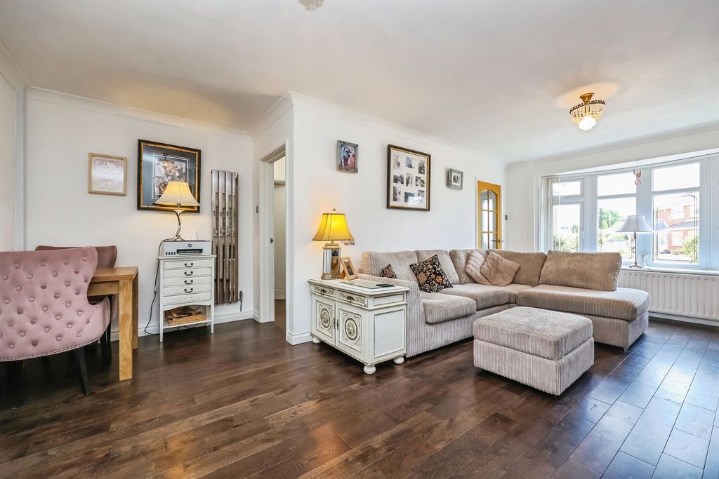 Property photo 2 of 31
