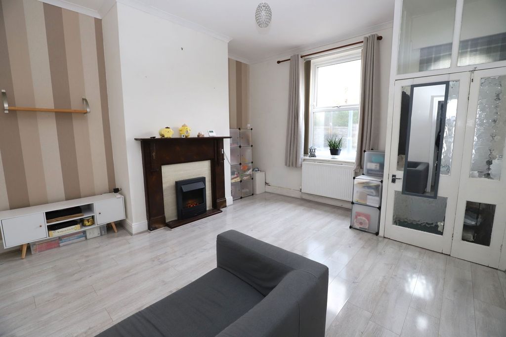 Property photo 2 of 23