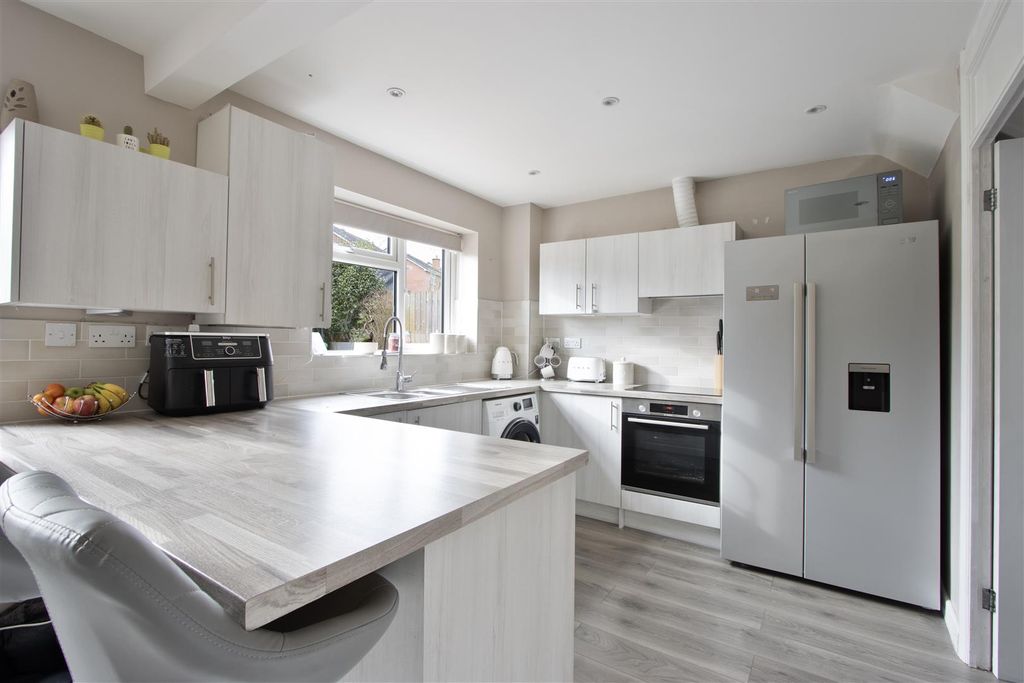 Property photo 3 of 14 Kitchen/Diner