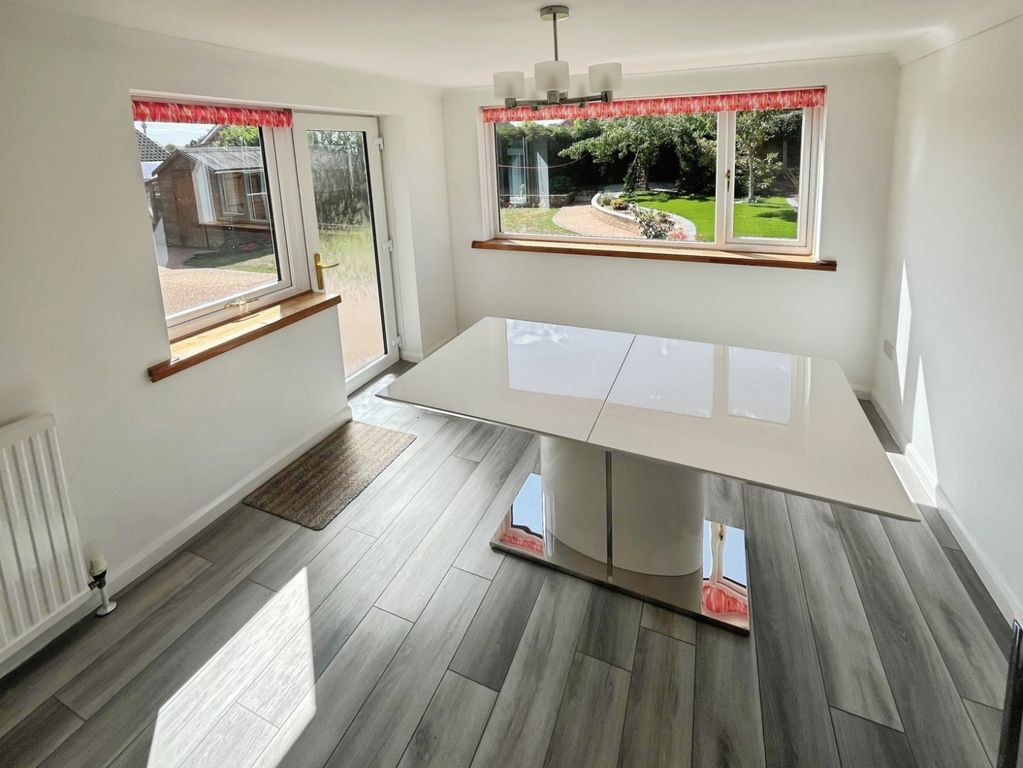 Property photo 3 of 12 Pbox-Conservatory-321554.Jpg