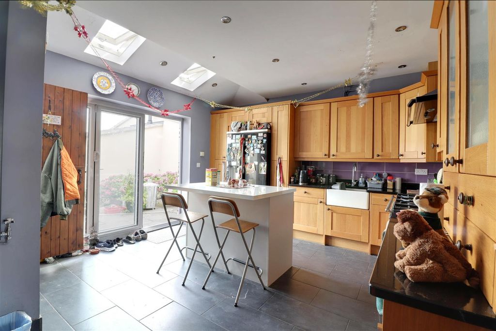 Property photo 3 of 19