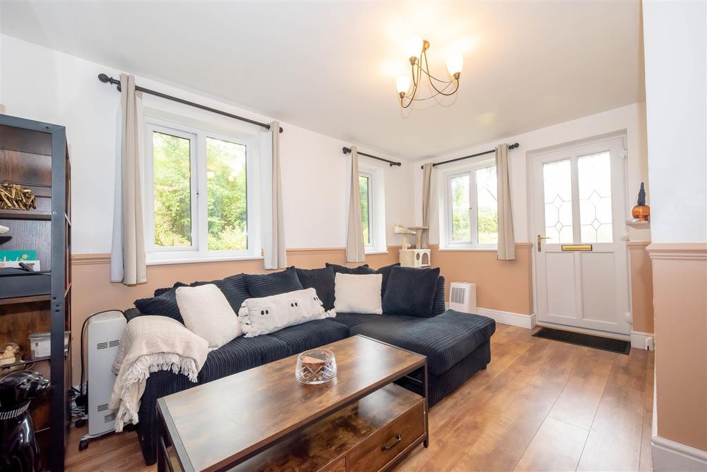 Property photo 2 of 11