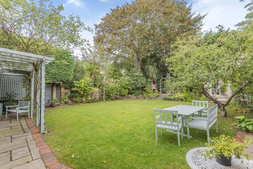 Property photo 2 of 30 Grosvenor Road W4 (30).Jpg