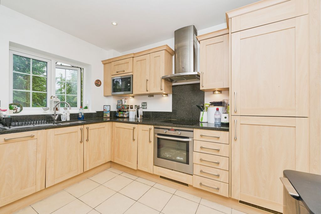 Property photo 2 of 15 Kitchen