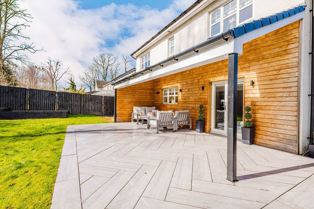 Property photo 2 of 39