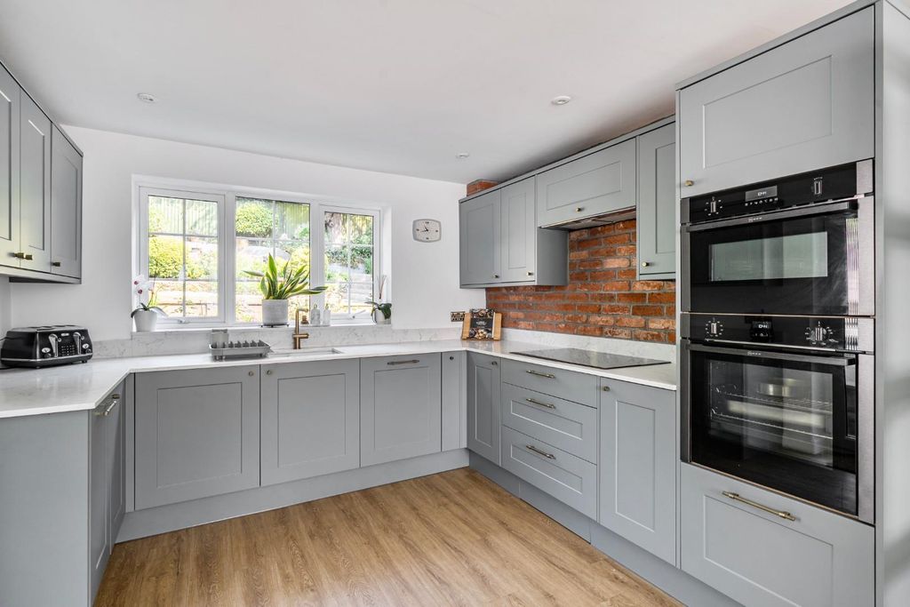 Property photo 2 of 20 1501024-9-6A70716ce56Ac.Jpg