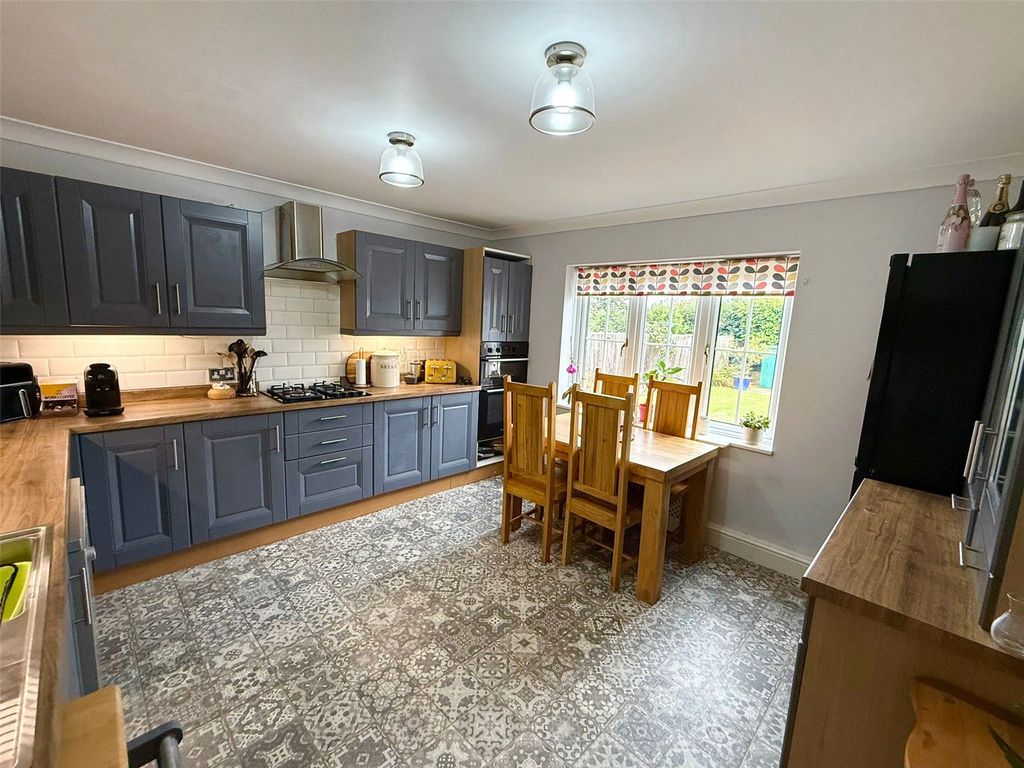Property photo 3 of 32 Picture No. 15
