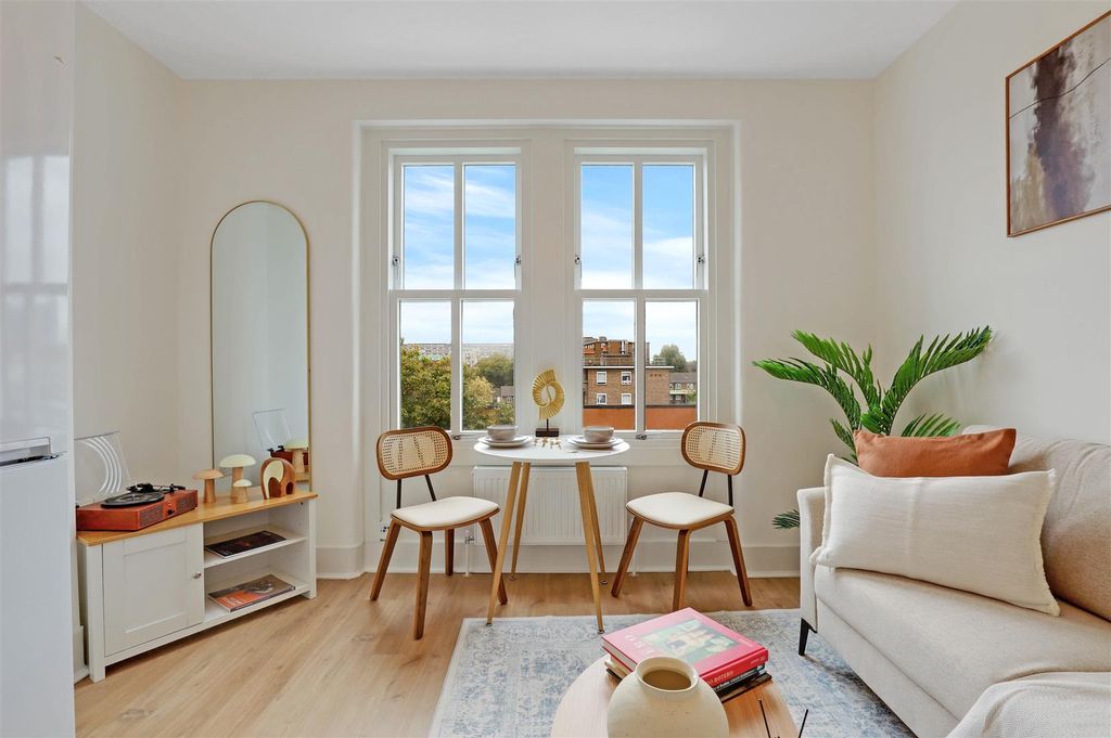 Property photo 1 of 15 14-5972Jhmwd - 105 Kingsley Flats - 8.Jpg