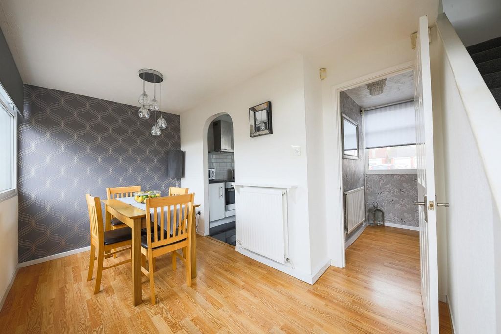 Property photo 3 of 14 Dining Room