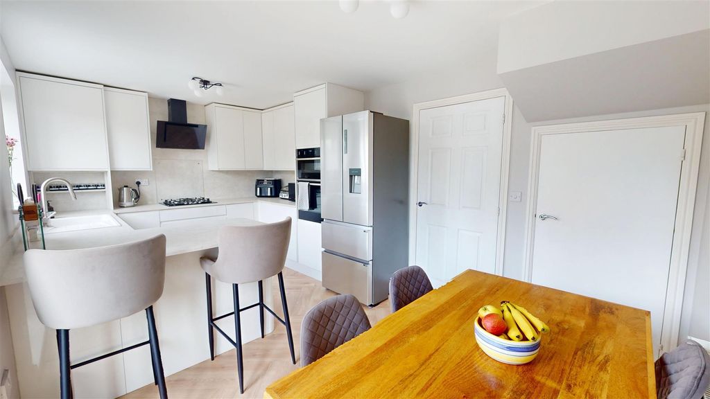 Property photo 2 of 20 Dining Kitchen