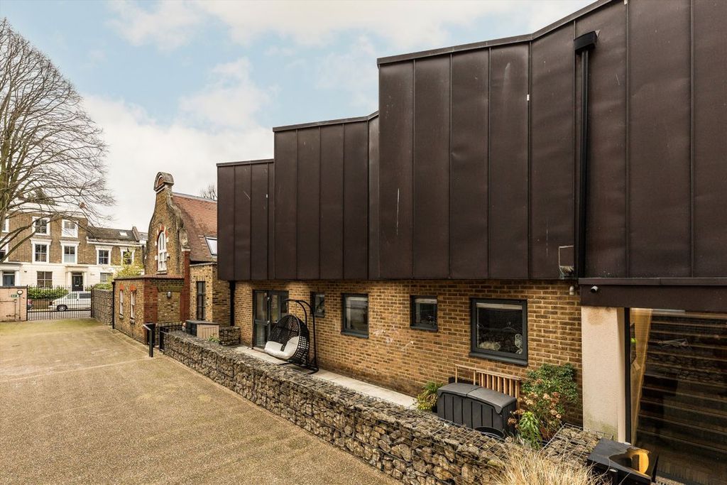 Property photo 3 of 6