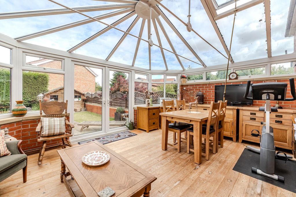 Property photo 2 of 32 Conservatory