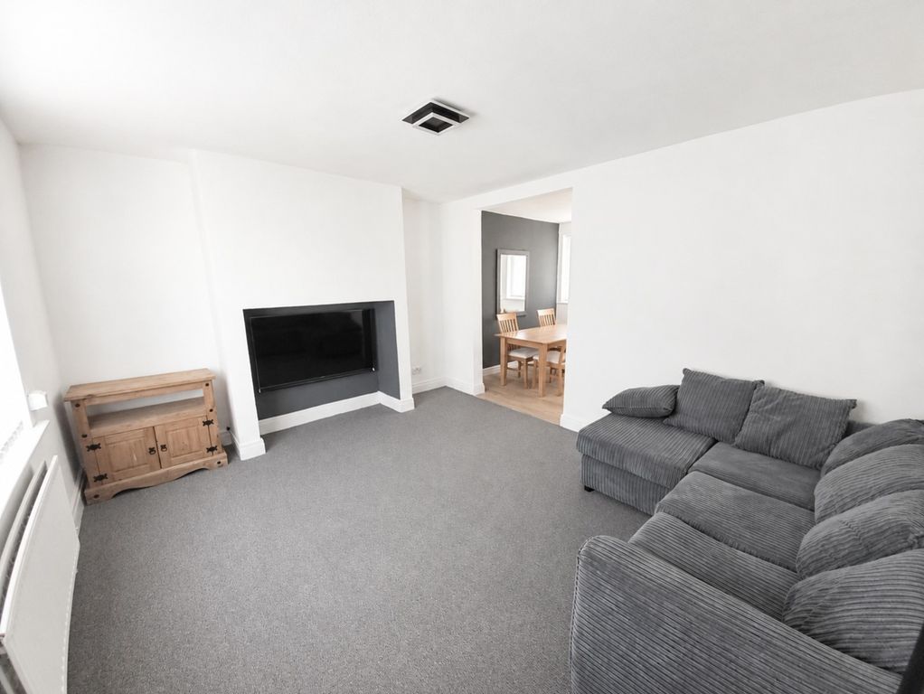 Property photo 2 of 15 Lounge