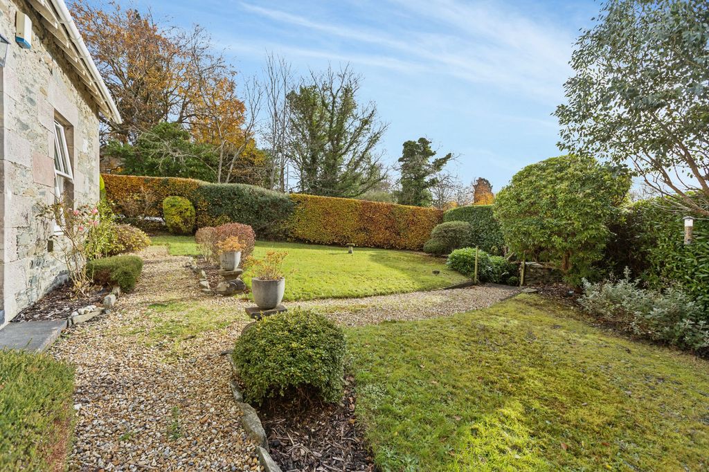 Property photo 3 of 27