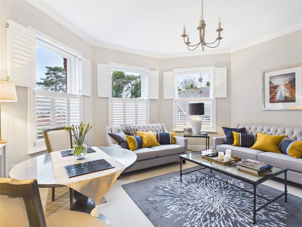 Property photo 2 of 16 Sliving Room