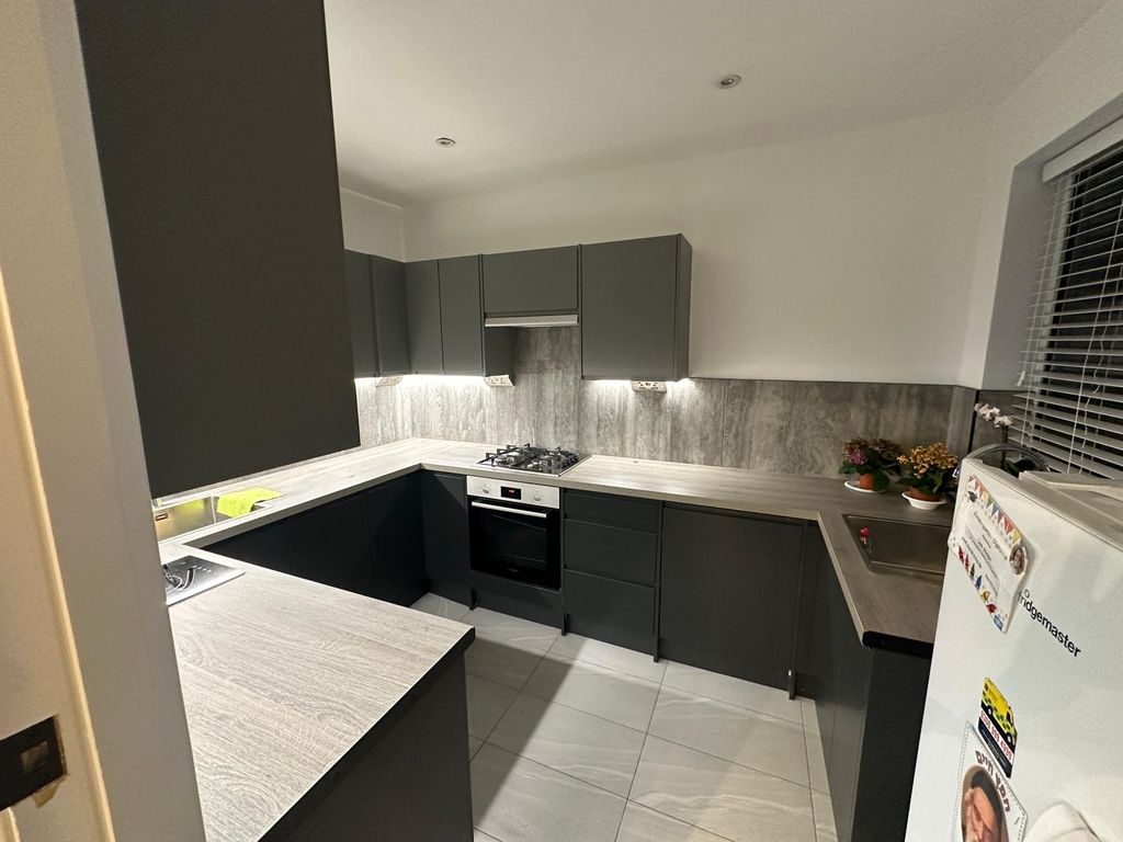 Property photo 1 of 8 3 Bed Duplex To Rent Gainsborough Gardens, London Nw11