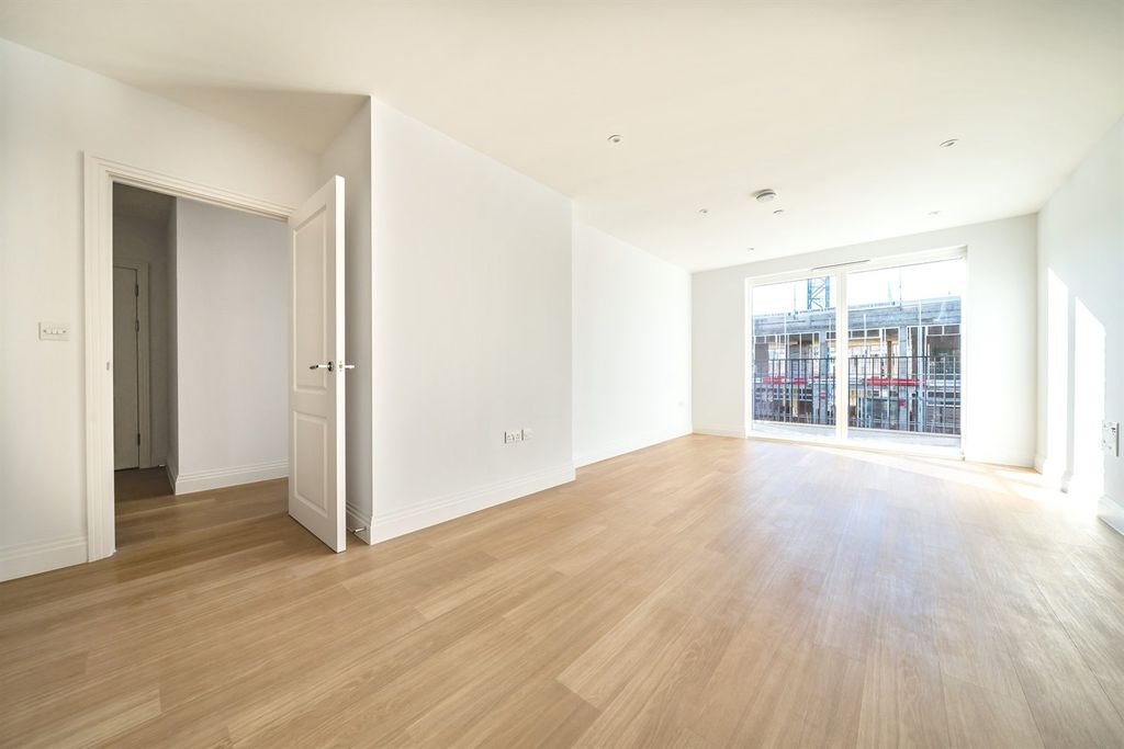 Property photo 3 of 7 Living Area