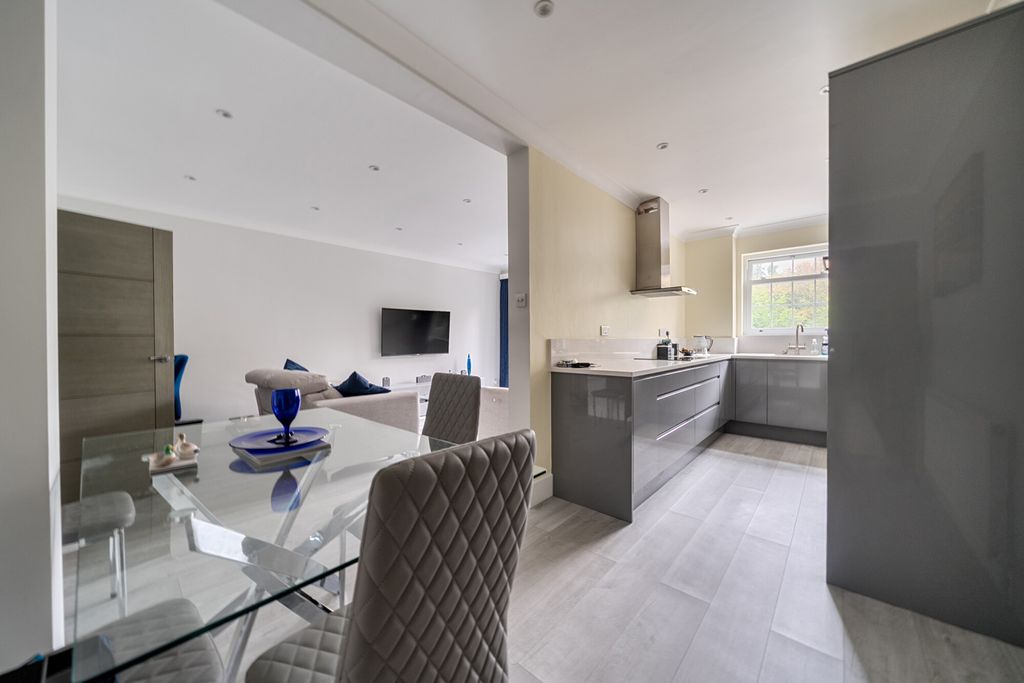 Property photo 3 of 21 1382127-9-69172Fb...