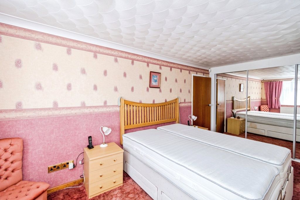 Property photo 3 of 17 Photo