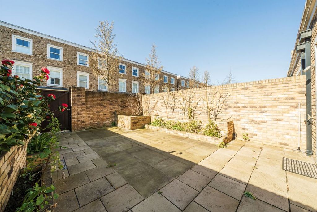 Property photo 3 of 12