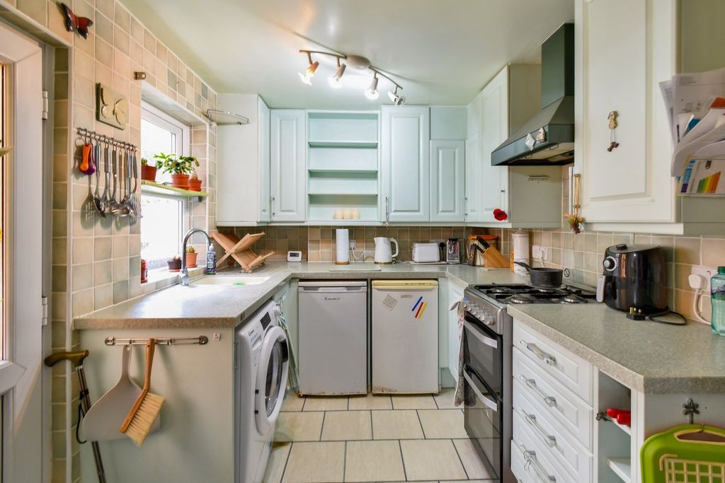 Property photo 3 of 11
