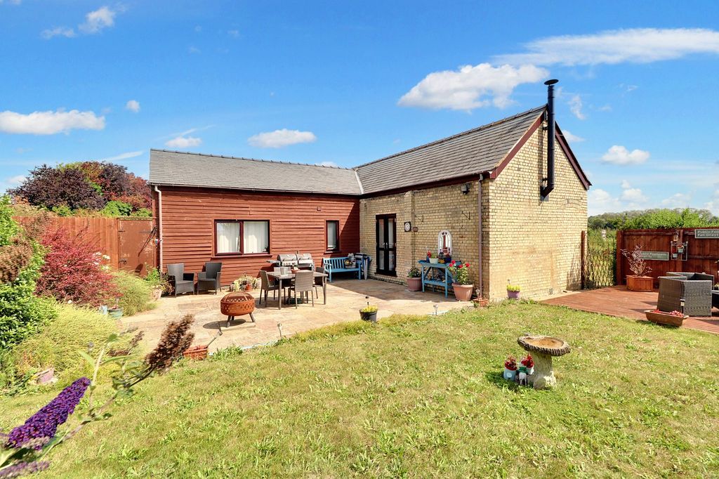 Property photo 2 of 18