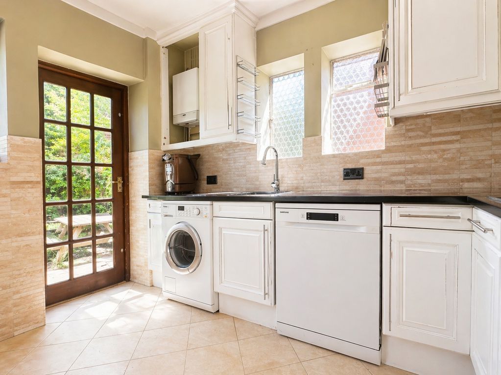 Property photo 3 of 8 Photo 7