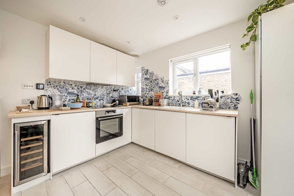 Property photo 2 of 5