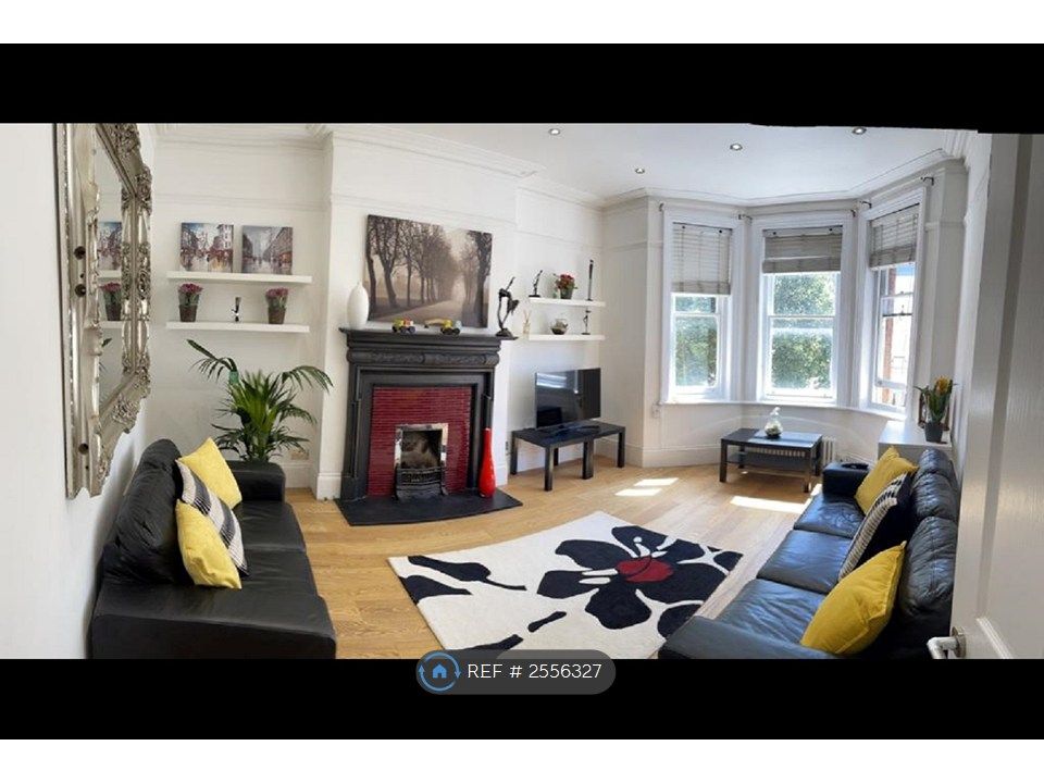 Property photo 2 of 14 Sitting Room