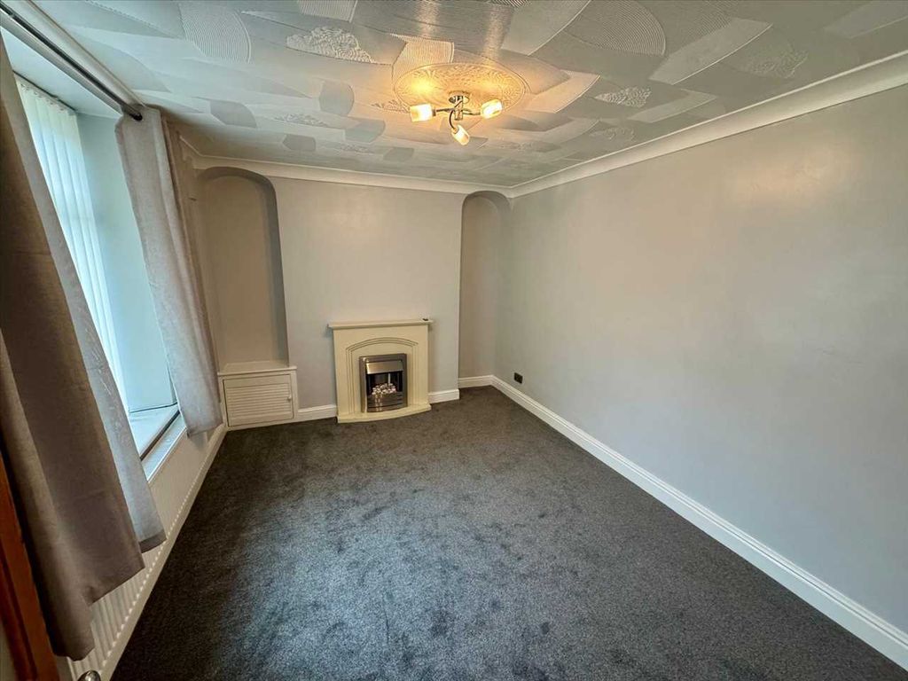 Property photo 2 of 17 Lounge