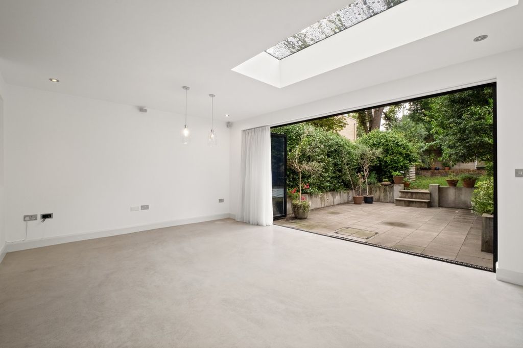 Property photo 2 of 24