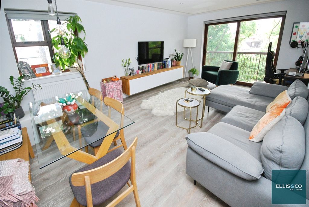 Property photo 2 of 11 Picture No. 03