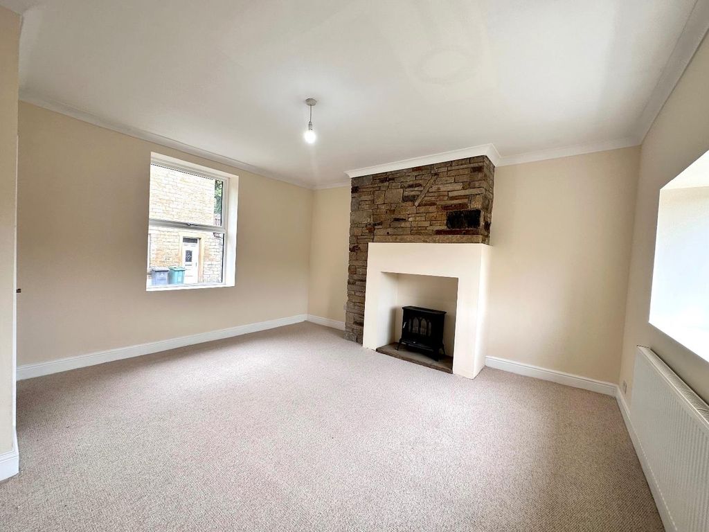 Property photo 3 of 18 Lounge