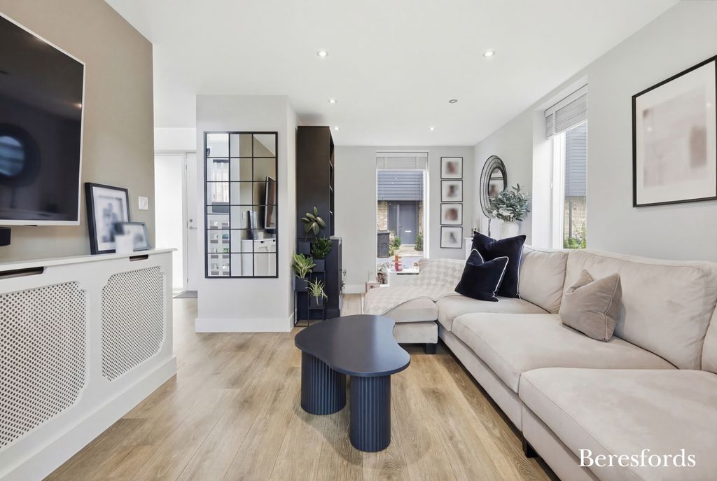 Property photo 3 of 21 Picture 3