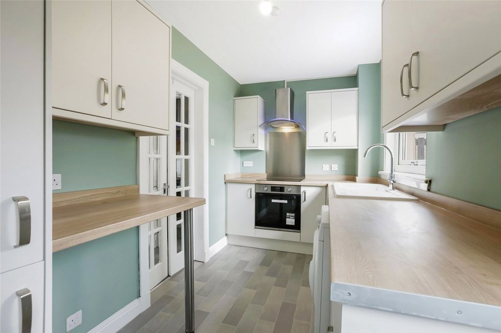 Property photo 3 of 21 Kitchen