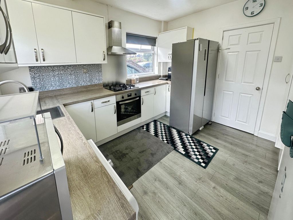 Property photo 3 of 16 Kitchen