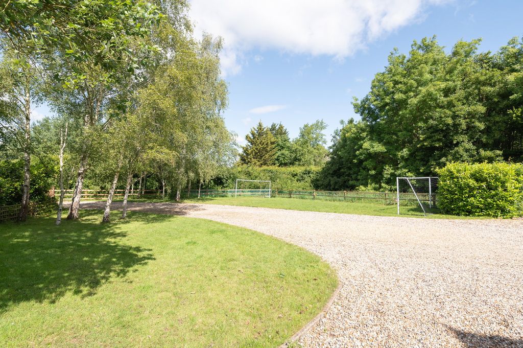 Property photo 3 of 35