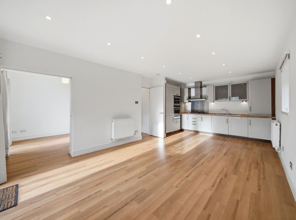 Property photo 3 of 21 Picture 3