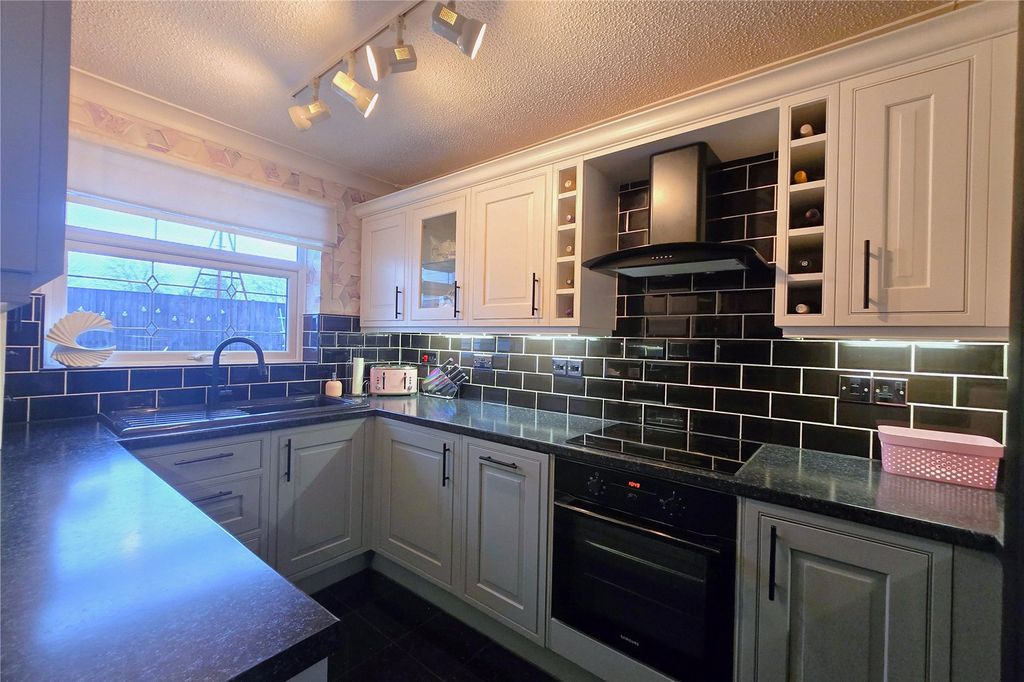 Property photo 2 of 18 Picture No. 17