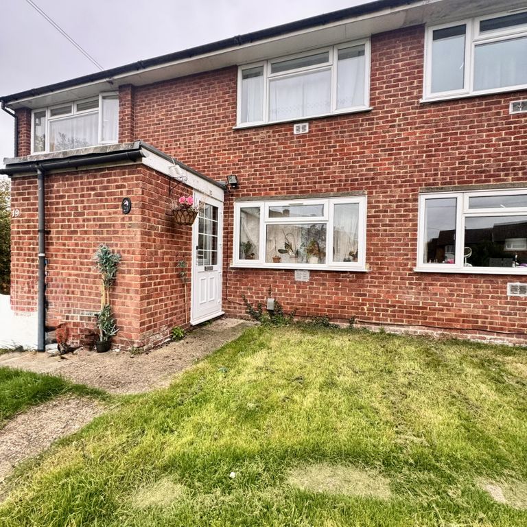 Property photo 1 of 10 2-Bedroom Maisonette €“ Manse Close, Harlington, Ub3