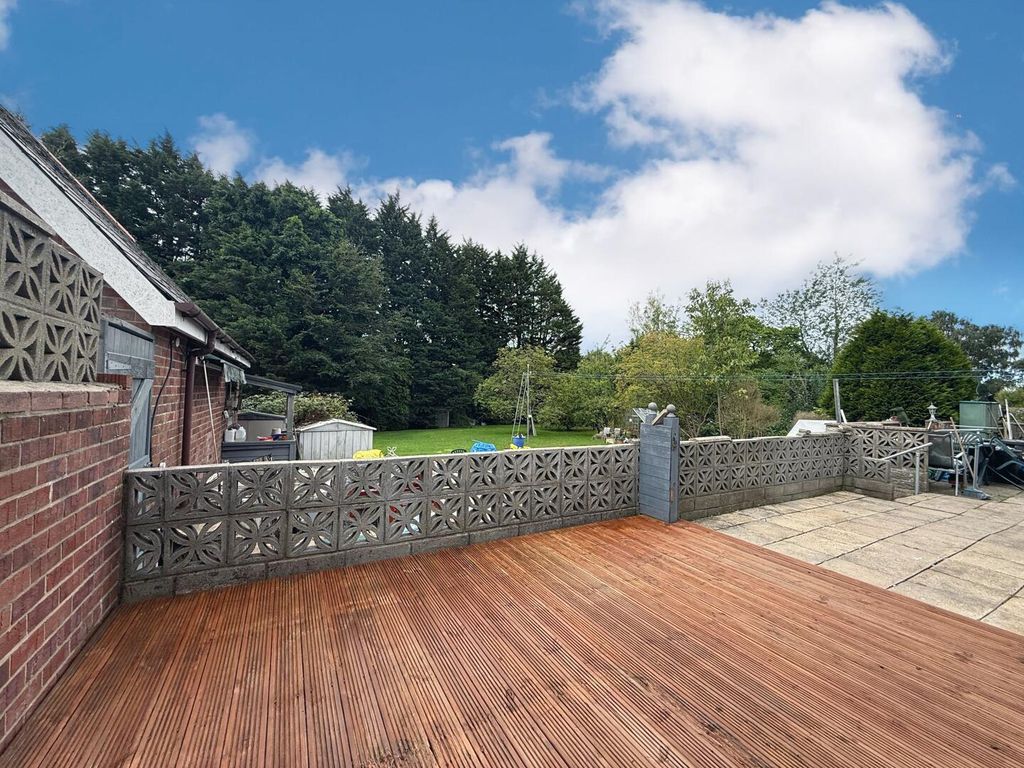 Property photo 3 of 17 Terrace / Patio