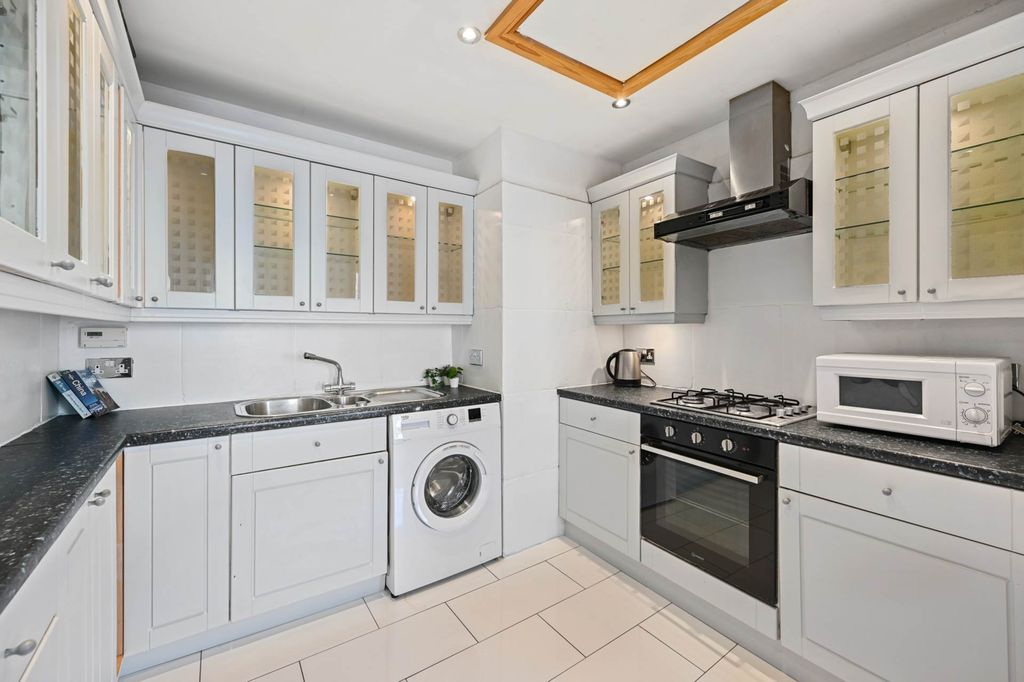 Property photo 3 of 5