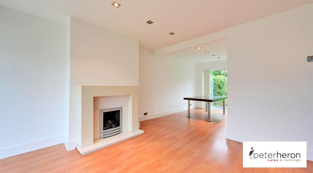 Property photo 3 of 10 Lounge