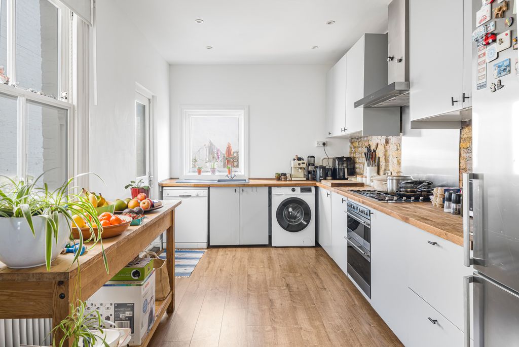 Property photo 3 of 22