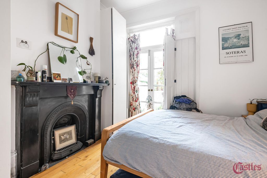 Property photo 3 of 16 Bedroom