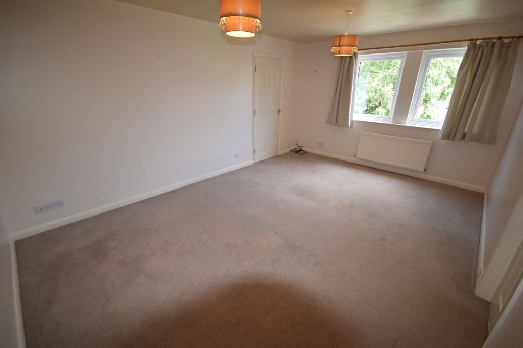 Property photo 3 of 7 Living Room