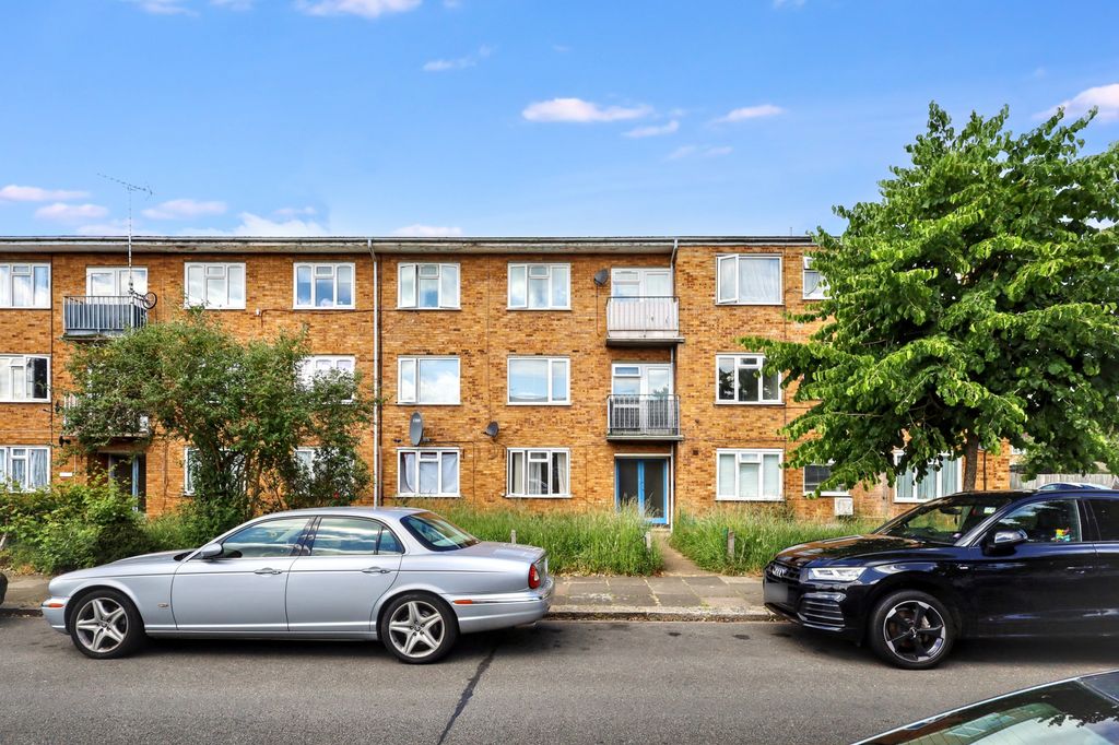 Property photo 1 of 11 13 Cotswold Court, Hodder Drive, Perivale, Greenford, Ub6 8Lj